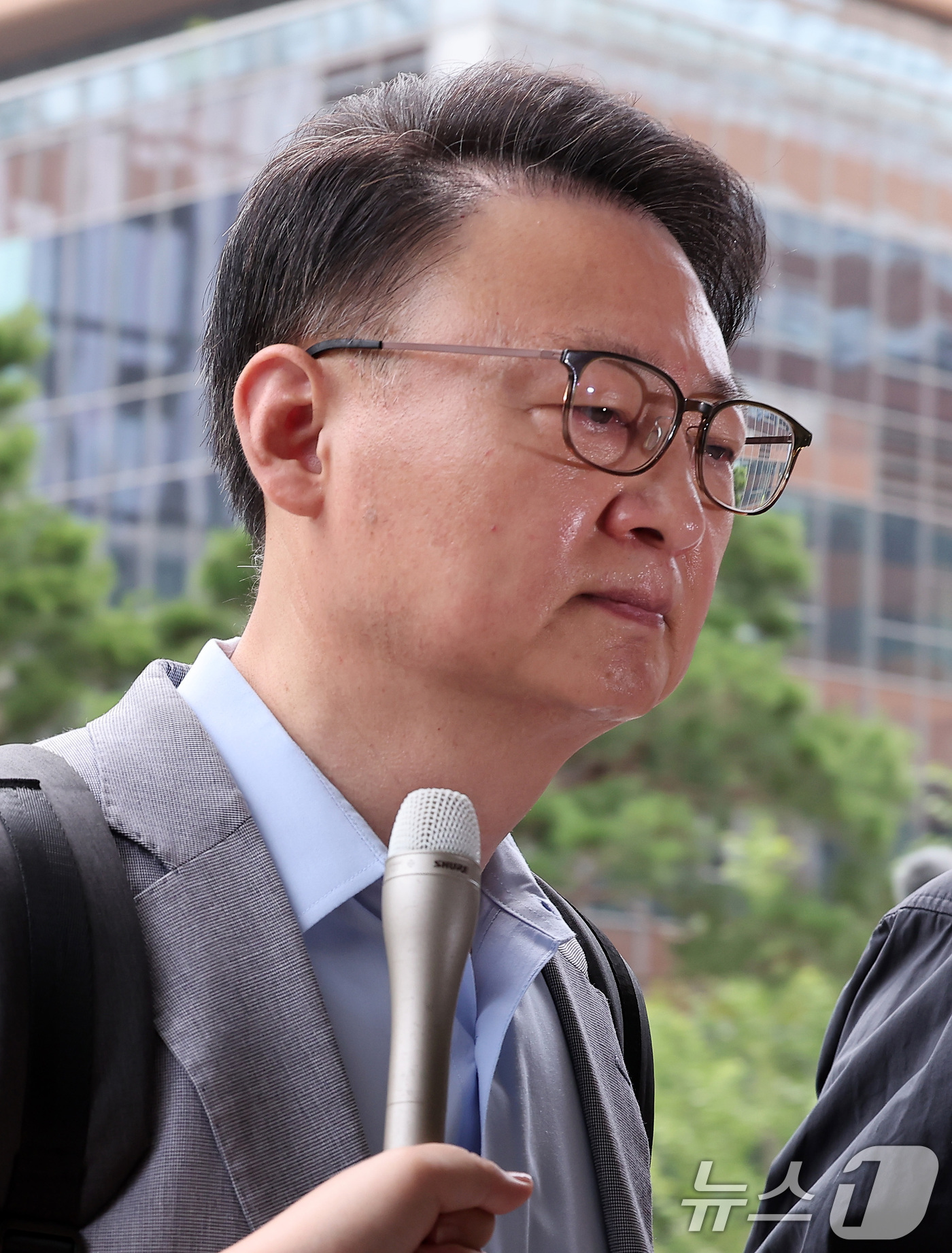 (서울=뉴스1) 김성진 기자 = 구세현 전 웰바이오텍 대표이사가 13일 서울 종로구 윤석열 전 대통령의 부인 김건희 여사 관련 의혹을 수사하는 민중기 특별검사팀 사무실에 조사를 받 …