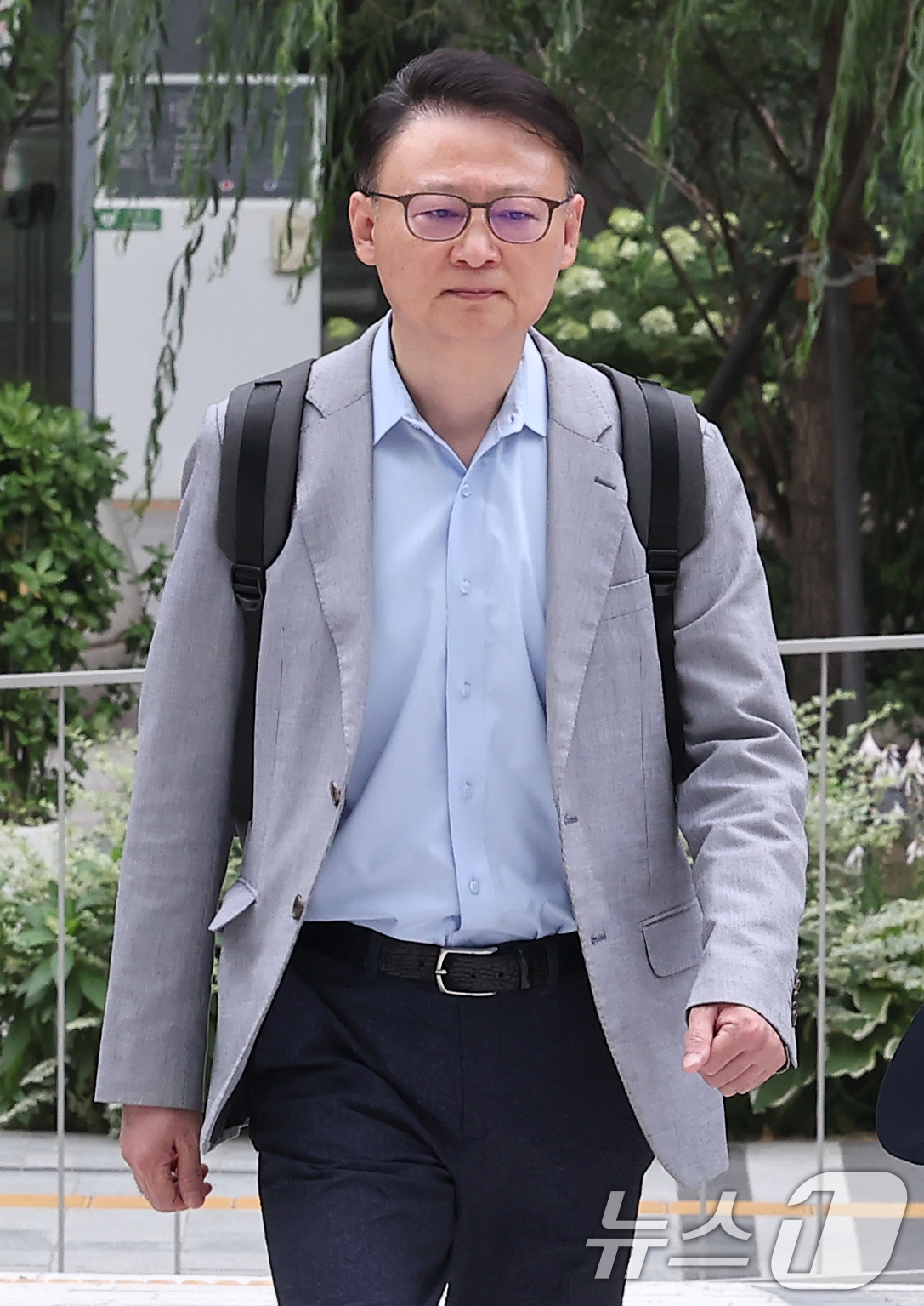 (서울=뉴스1) 김성진 기자 = 구세현 전 웰바이오텍 대표이사가 13일 서울 종로구 윤석열 전 대통령의 부인 김건희 여사 관련 의혹을 수사하는 민중기 특별검사팀 사무실에 조사를 받 …