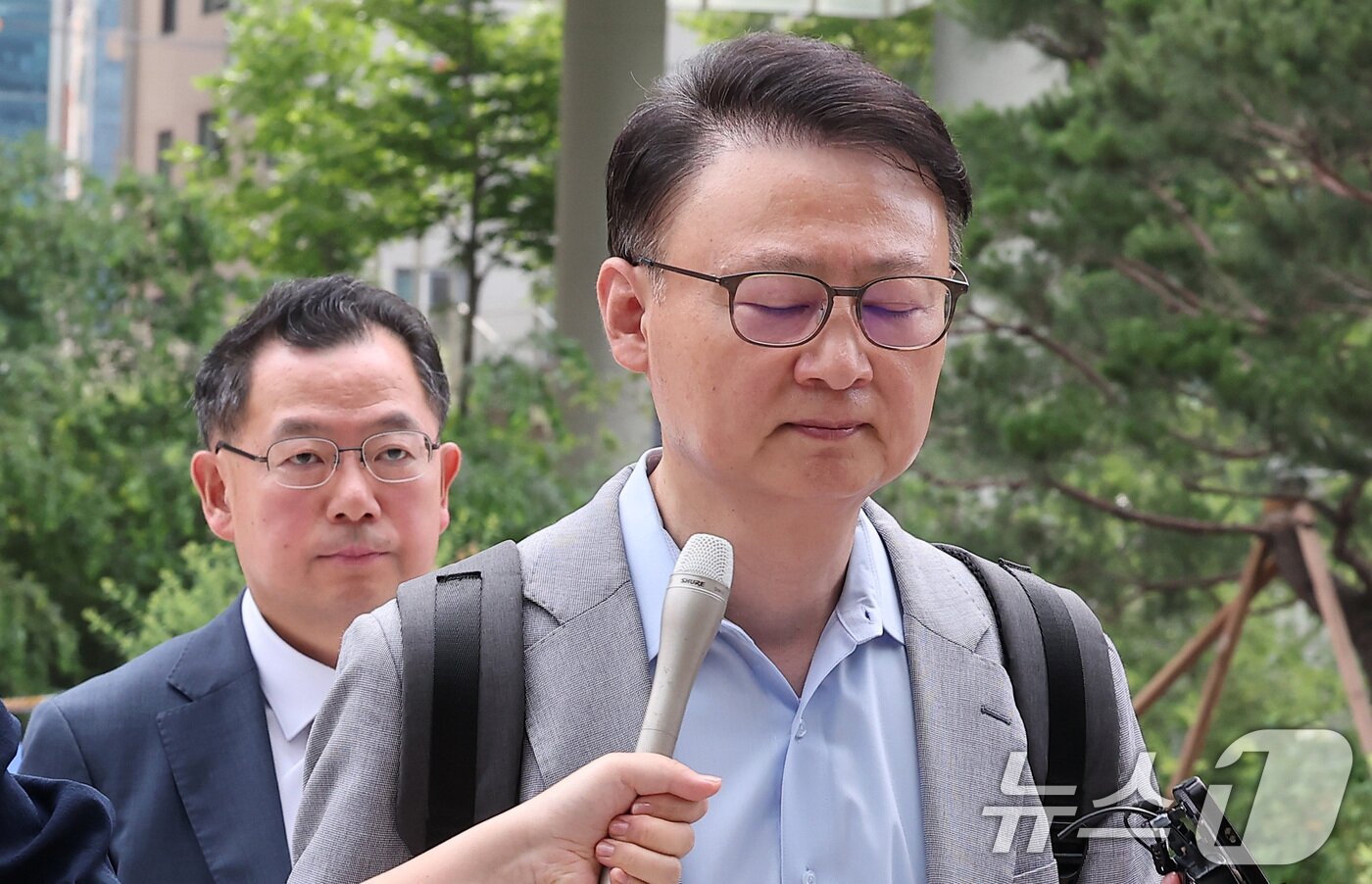 본문 이미지 - 구세현 전 웰바이오텍 대표이사가 지난 7월 13일 서울 종로구 윤석열 전 대통령의 부인 김건희 여사 관련 의혹을 수사하는 민중기 특별검사팀 사무실에 조사를 받기 위해 출석하고 있다. 2025.7.13/뉴스1 ⓒ News1 김성진 기자