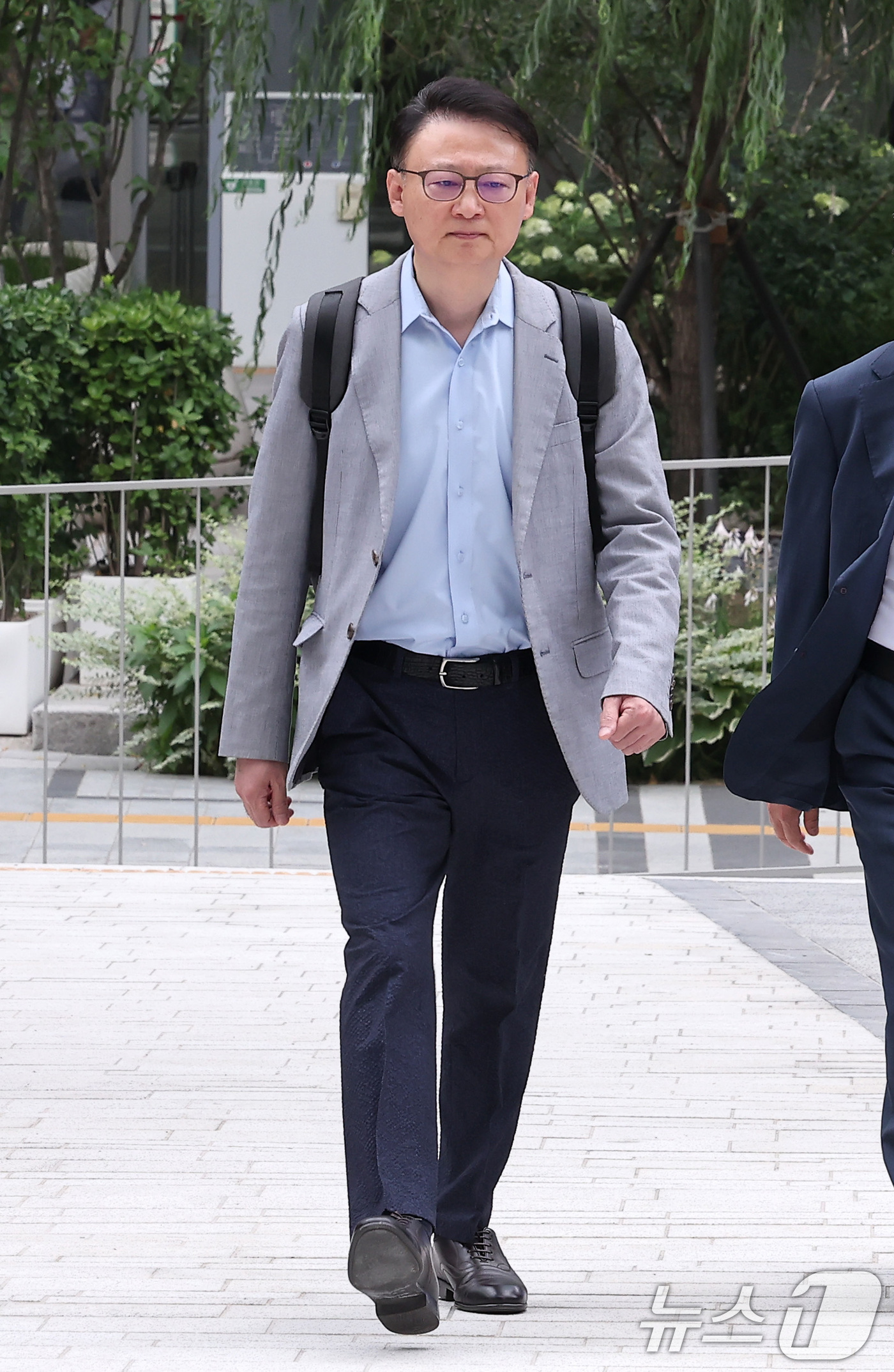 (서울=뉴스1) 김성진 기자 = 구세현 전 웰바이오텍 대표이사가 13일 서울 종로구 윤석열 전 대통령의 부인 김건희 여사 관련 의혹을 수사하는 민중기 특별검사팀 사무실에 조사를 받 …