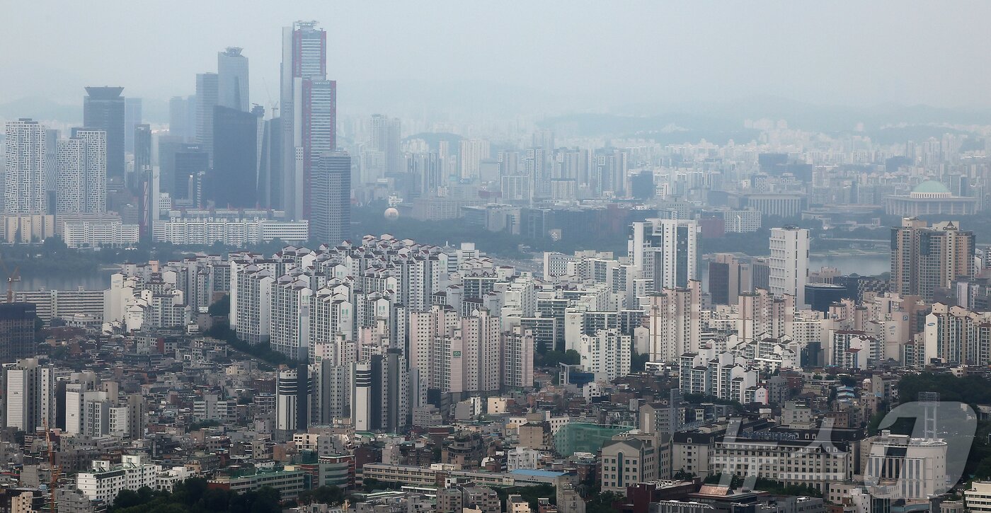 본문 이미지 - 서울 중구 남산에서 바라본 아파트 단지. /뉴스1 ⓒ News1 김진환 기자