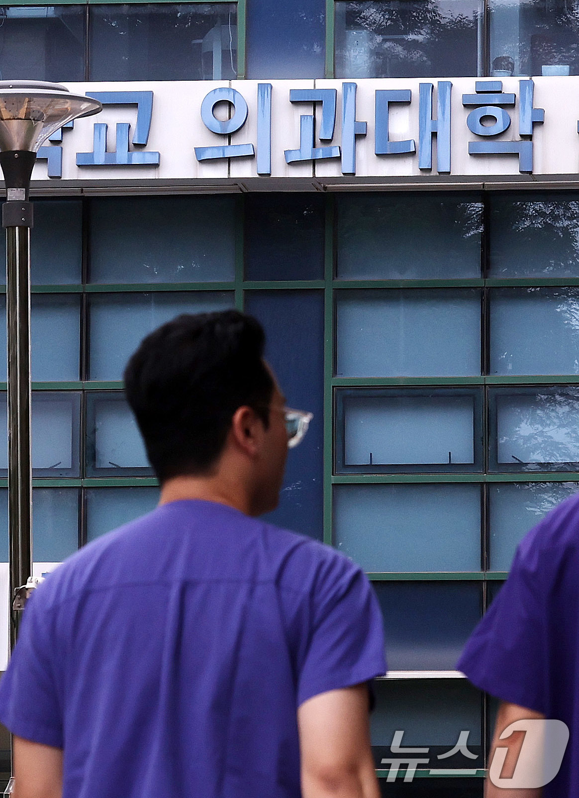 (서울=뉴스1) 박지혜 기자 = 정부의 의대 증원 정책에 반발해 집단행동에 나섰던 의대생들이 지난 12일 복귀 의사를 밝혔다.다만 정확한 복귀 시점에 대해서는 여러 협조가 선행돼야 …