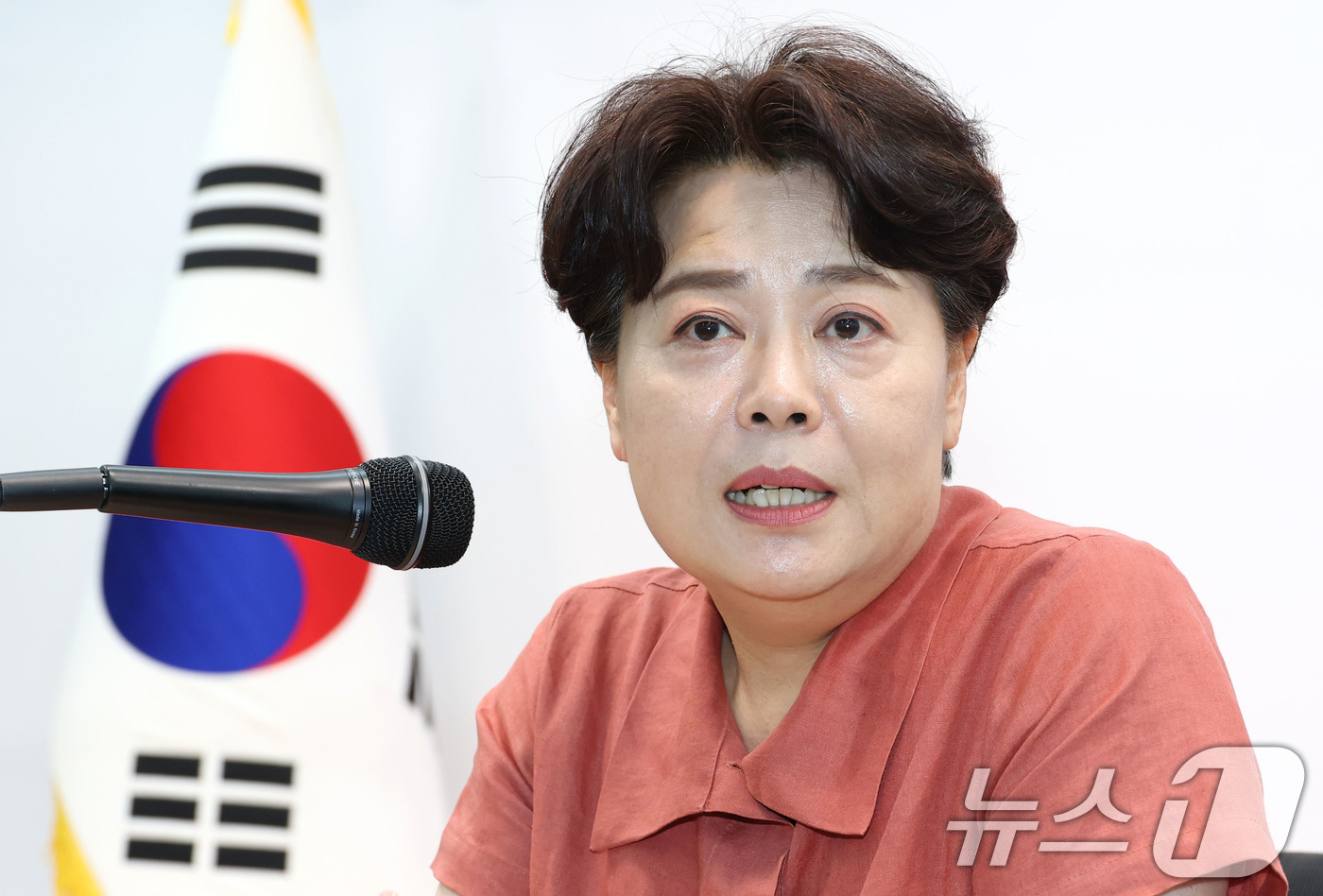 (서울=뉴스1) 이광호 기자 = 윤희숙 국민의힘 혁신위원장이 13일 오후 서울 여의도 당사에서 기자간담회를 하고 있다. 2025.7.13/뉴스1