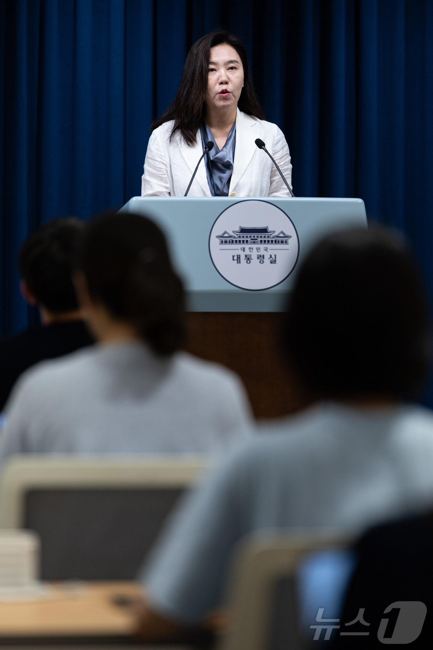 (서울=뉴스1) 이재명 기자 = 강유정 대통령실 대변인이 13일 서울 용산 대통령실 청사에서 차관급 인선 관련 브리핑을 하고 있다. 2025.7.13/뉴스1