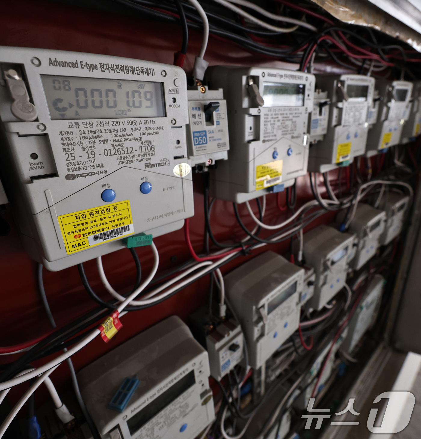 (서울=뉴스1) 구윤성 기자 = 정부가 7~8월 두 달간 전기요금 누진제를 완화하기로 했다. 전국 1773만 가구의 부담이 줄고, 가구당 평균 1만 8000원의 요금 경감이 기대된 …