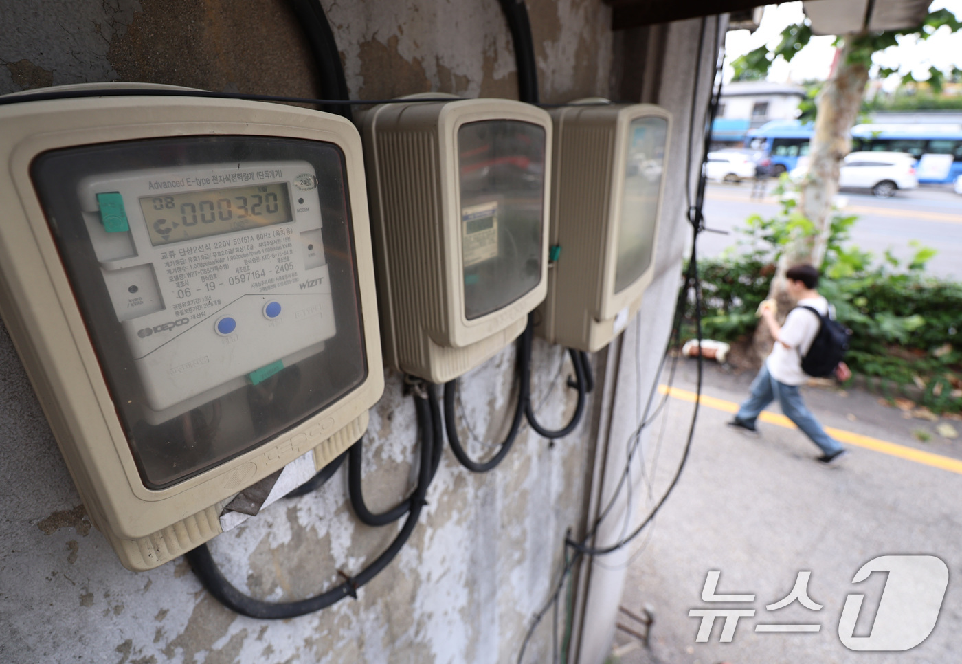 (서울=뉴스1) 구윤성 기자 = 정부가 7~8월 두 달간 전기요금 누진제를 완화하기로 했다. 전국 1773만 가구의 부담이 줄고, 가구당 평균 1만 8000원의 요금 경감이 기대된 …