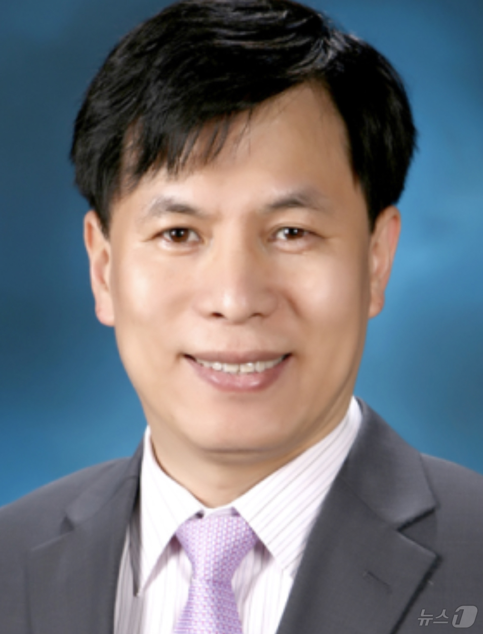 (서울=뉴스1) 이재명 기자 = 이재명 대통령이 13일 과학기술정보통신부 과학기술혁신본부장에 박인규 서울시립대 물리학과 석좌교수를 임명했다. (대통령실 제공. 재판매 및 DB 금지 …