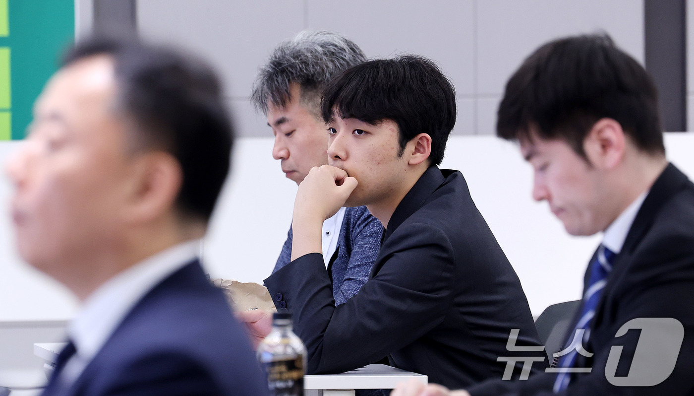 (서울=뉴스1) 박지혜 기자 = 이선우 대한의과대학·의학전문대학원학생협회 비대위원장이 13일 서울 용산구 대한의사협회 대강당에서 열린 제1회 전국의사 의료정책 심포지엄에서 주제 발 …