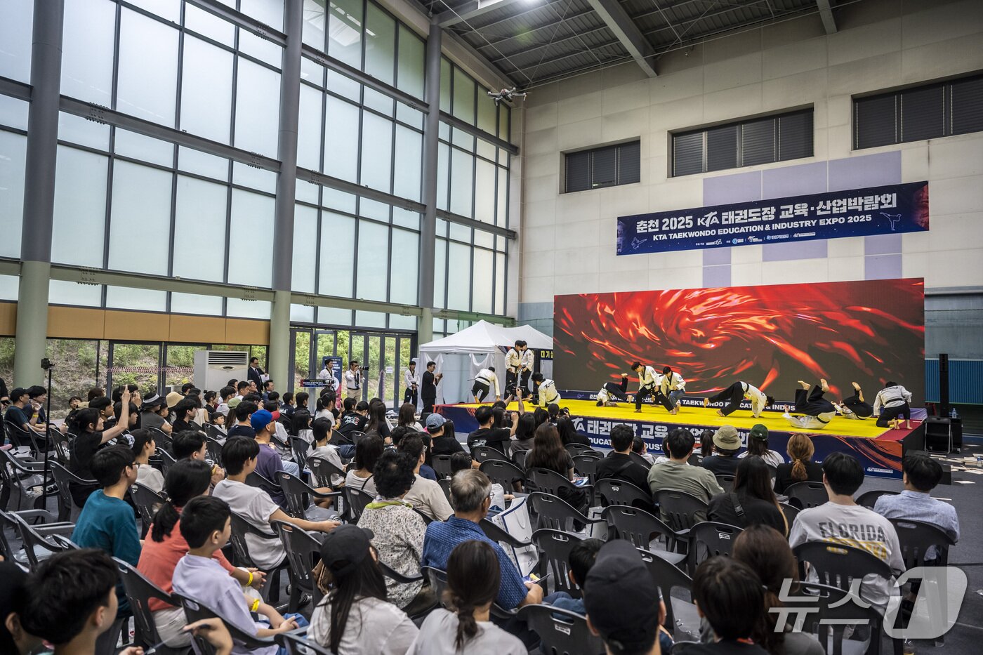 본문 이미지 - 13일 강원 춘천 송암동 일대에서 열린 ‘강원·춘천2025세계태권도문화축제’.(춘천시 제공, 재판매 및 DB금지)