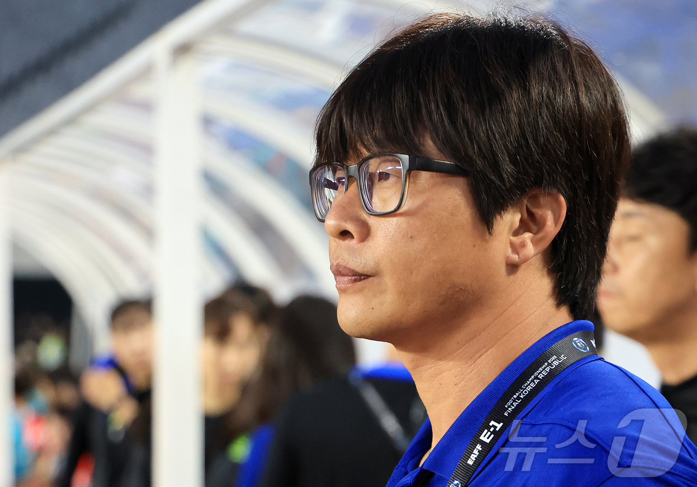 (화성=뉴스1) 김진환 기자 = 13일 오후 경기 화성시 향남읍 화성종합경기타운에서 열린 2025 동아시아축구연맹(EAFF) E-1 챔피언십 여자부 대한민국과 일본의 경기, 신상우 …