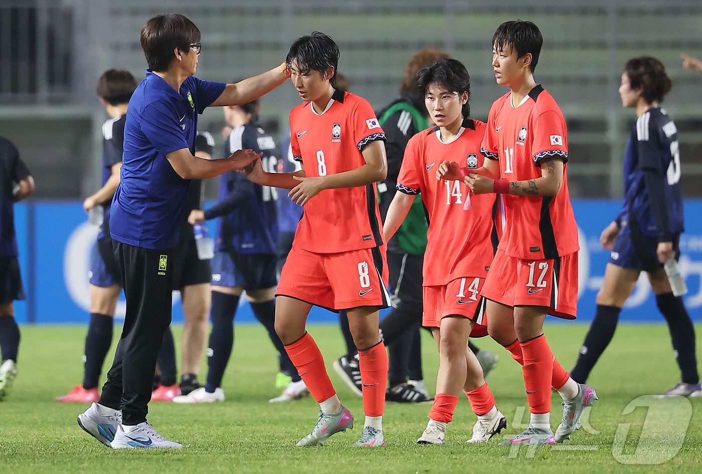 (화성=뉴스1) 김진환 기자 = 신상우 대한민국 여자 축구대표팀 감독이 13일 오후 경기 화성시 향남읍 화성종합경기타운에서 열린 2025 동아시아축구연맹(EAFF) E-1 챔피언십 …