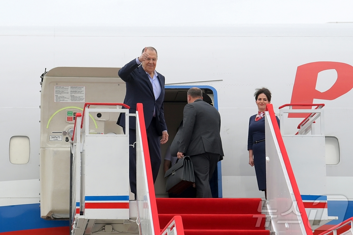 (평양 노동신문=뉴스1) = 북한 노동당 기관지 노동신문은 14일"외무성 초정에 따라 우리나라를 방문했던 세르게이 라브로프 외무장관이 지난 13일 출발했다"면서 최선희 외무상 등이 …