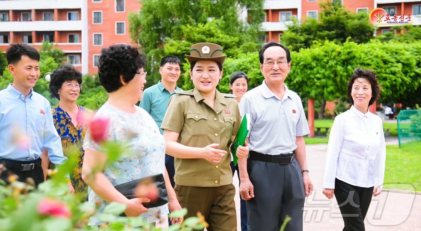 (평양 노동신문=뉴스1) = 북한 노동당 기관지 노동신문은 14일 낙랑구역 안전부 동산분주소 안전원을 조명하며 "인민의 참된 복무자라는 자각을 안고 인민을 위한 헌신의 길을 이어가 …