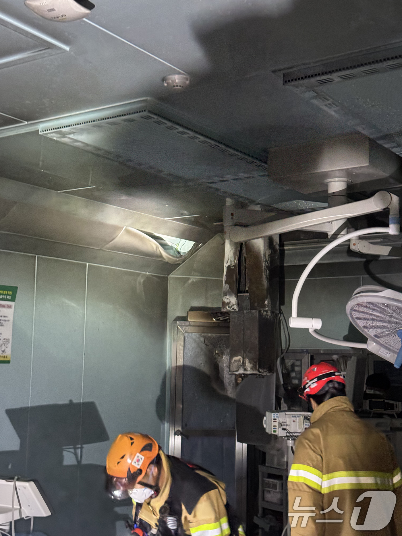 (광주=뉴스1) 이승현 기자 = 14일 오전 8시 12분쯤 광주 동구 조선대학교 병원 신관 3층 수술실 7번방에서 불이 나 10분 만에 자체 진화됐다. 사진은 화재가 난 수술실 내 …