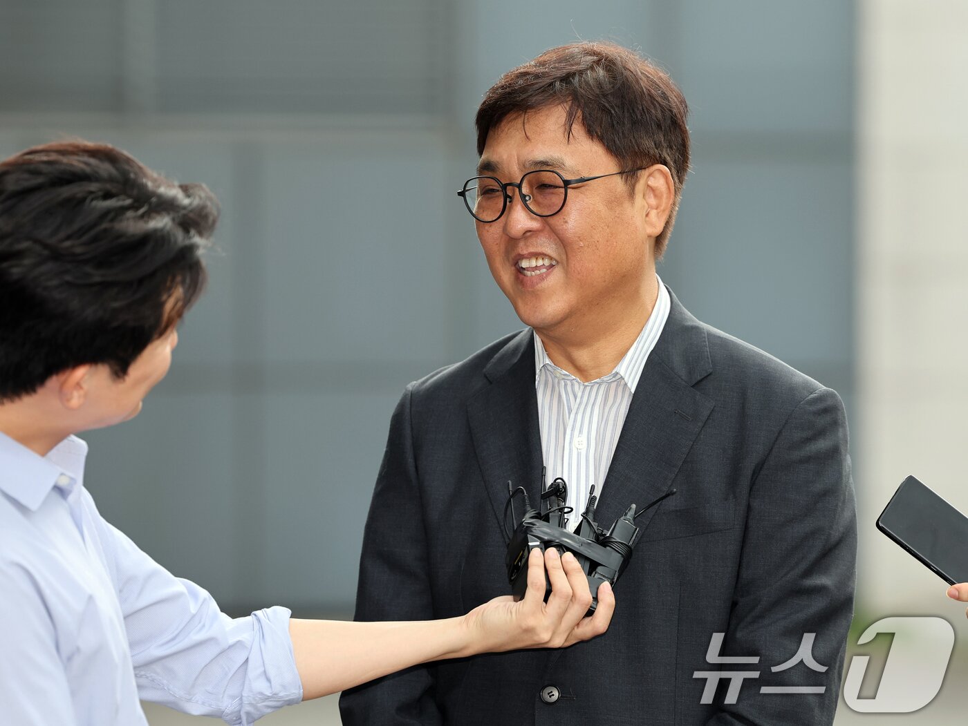 본문 이미지 - 최휘영 문화체육관광부 장관 후보자가 14일 오전 서울 종로구 국립현대미술관에 마련된 인사청문회 사무실로 출근하며 소감을 밝히고 있다. 2025.7.14/뉴스1 ⓒ News1 황기선 기자