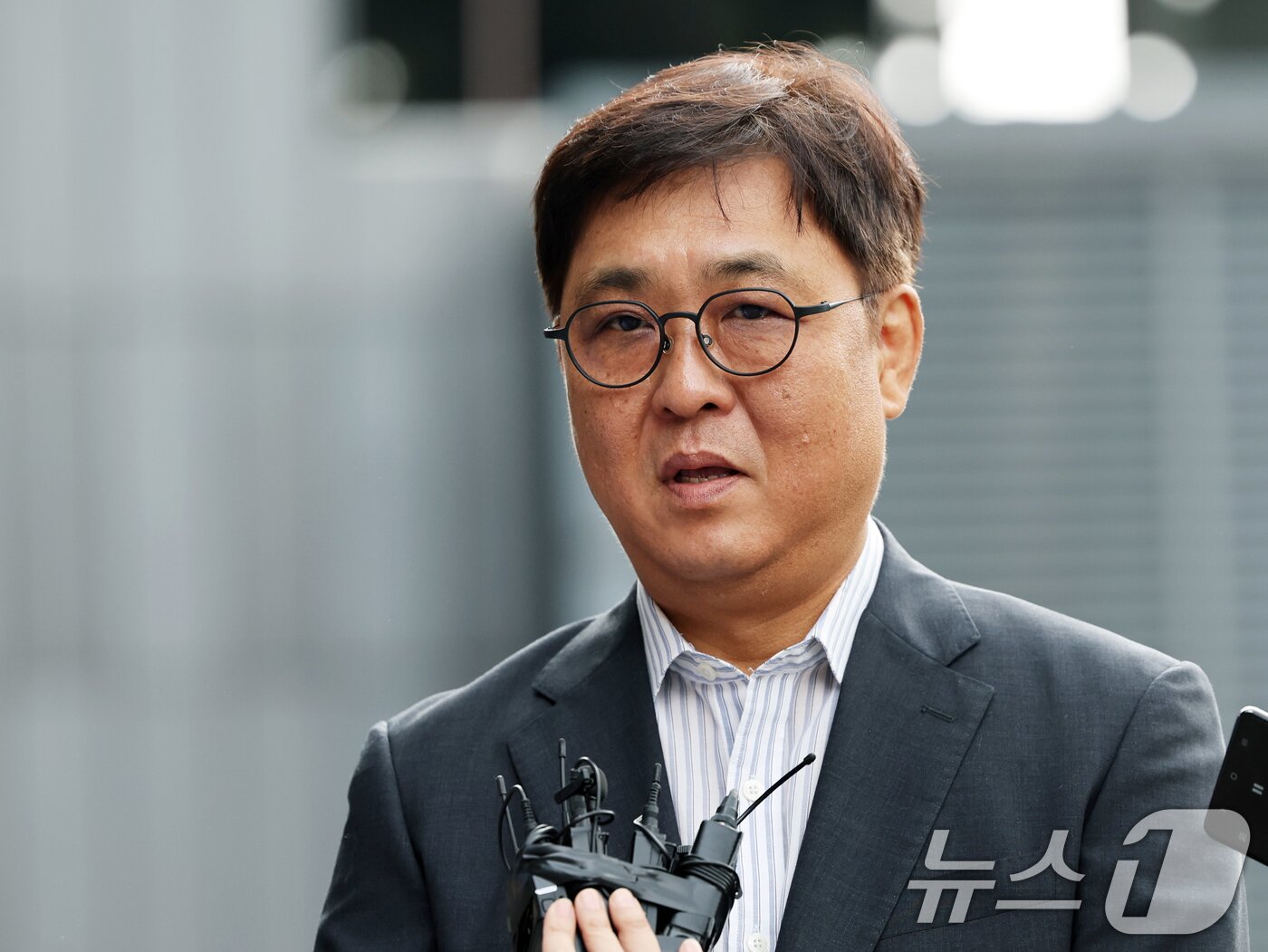 본문 이미지 - 최휘영 문화체육관광부 장관 후보자가 14일 오전 서울 종로구 국립현대미술관에 마련된 인사청문회 사무실로 출근하며 소감을 밝히고 있다. 2025.7.14/뉴스1 ⓒ News1 황기선 기자