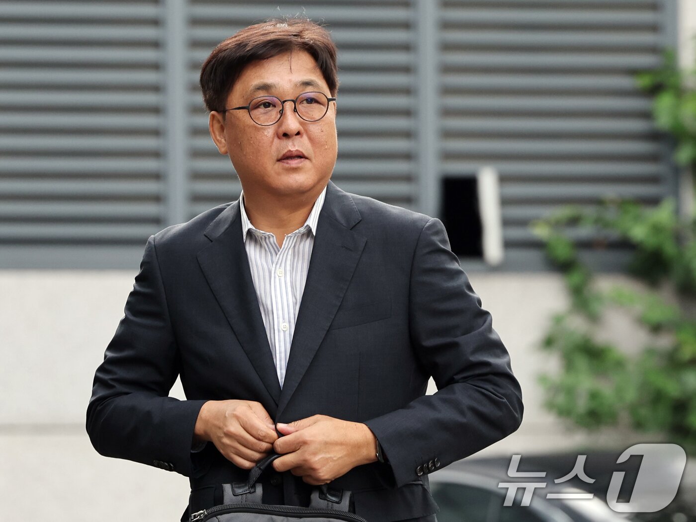 본문 이미지 - 최휘영 문화체육관광부 장관 후보자가 14일 오전 서울 종로구 국립현대미술관에 마련된 인사청문회 사무실로 출근하고 있다. 2025.7.14/뉴스1 ⓒ News1 황기선 기자