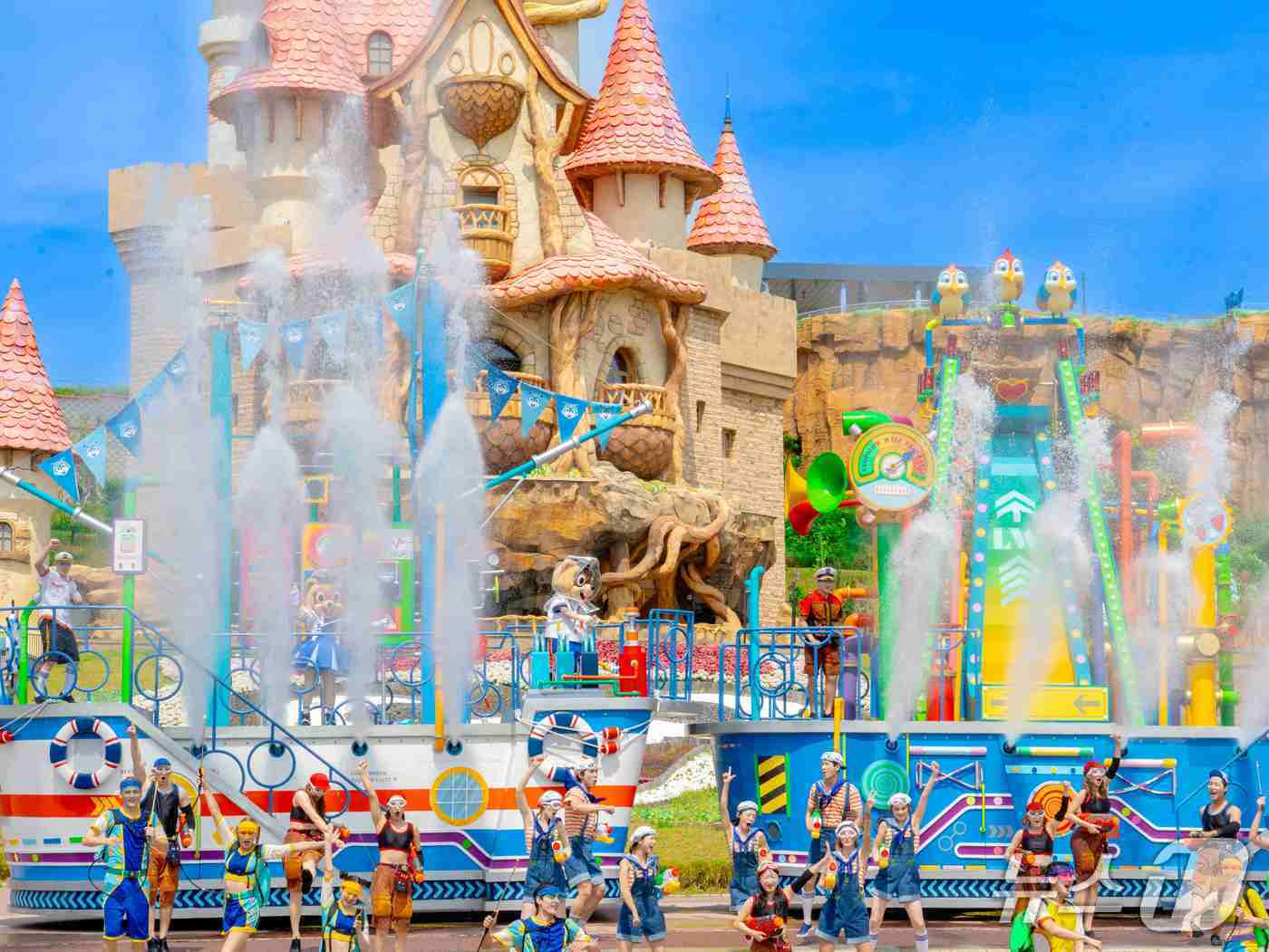 본문 이미지 - 무더위를 날려버릴 시원한 '쿨링 퍼레이드' (롯데월드 제공. 재판매 및 DB금지)