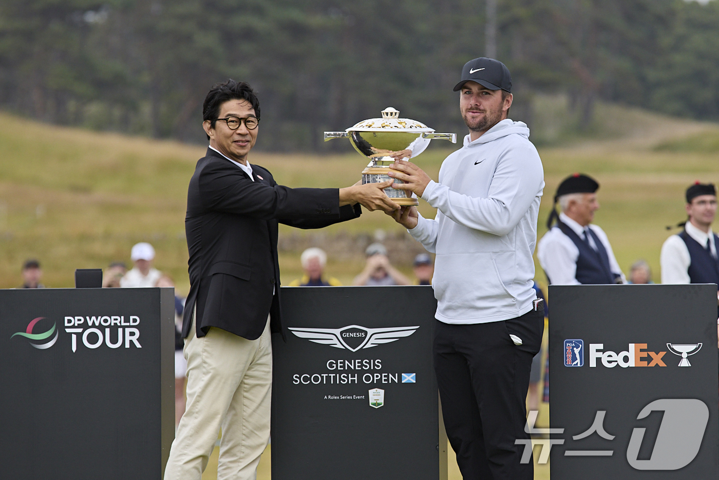 (서울=뉴스1) = 제네시스 브랜드는 스코틀랜드 노스 베릭에 위치한 르네상스 클럽에서 나흘간 진행된 '2025 제네시스 스코티시 오픈' 이 성공적으로 마무리됐다고 14일 밝혔다.제 …