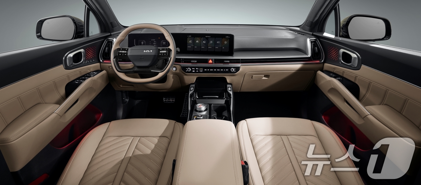 (서울=뉴스1) = 기아가 국내 대표 중형 SUV 쏘렌토의 연식변경 모델 'The 2026 쏘렌토'를 14일 출시하고 본격적인 판매에 돌입했다.사진은 The 2026 쏘렌토 내장 …