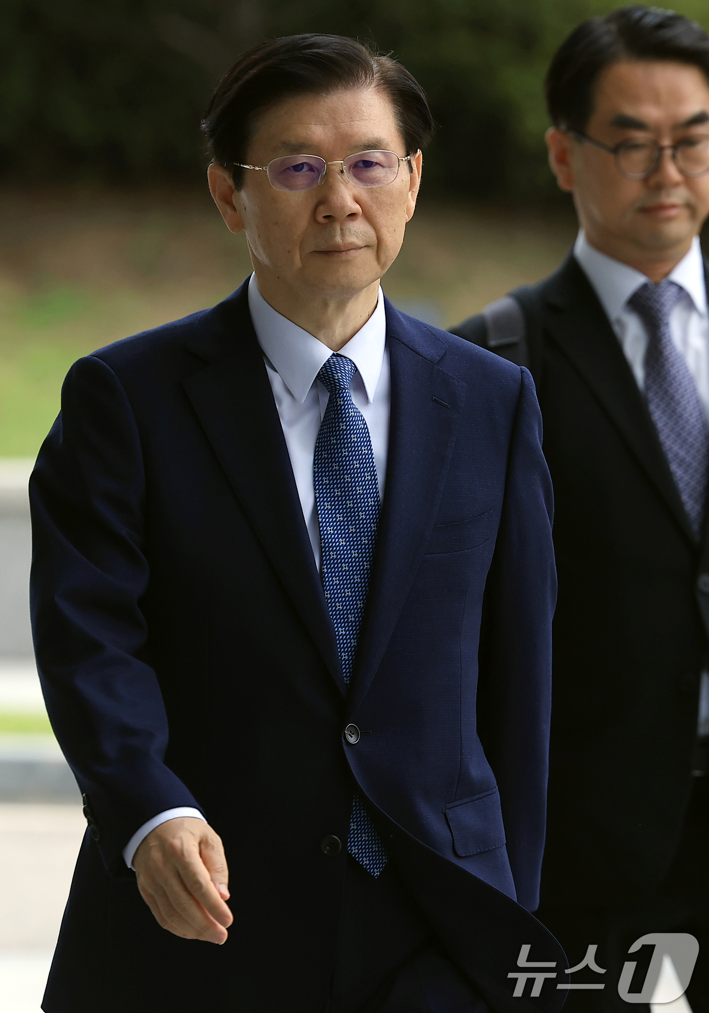 (서울=뉴스1) 박정호 기자 = 박종준 전 대통령경호처 경호처장이 14일 오전 서울 서초구 내란·외환 특검사무실이 위치한 서울고등검찰청으로 들어오고 있다. 2025.7.14/뉴스1 …