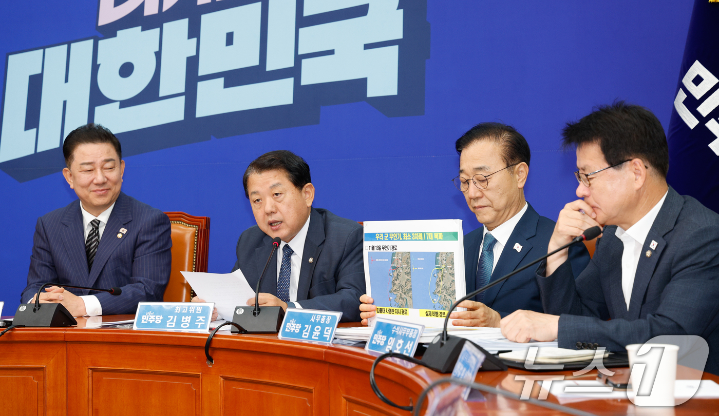 (서울=뉴스1) 안은나 기자 = 김병주 더불어민주당 최고위원이 14일 오전 서울 여의도 국회에서 열린 최고위원회의에서 드론작전사령부의 무인기 침투 작전 관련 발언을 하고 있다. 2 …