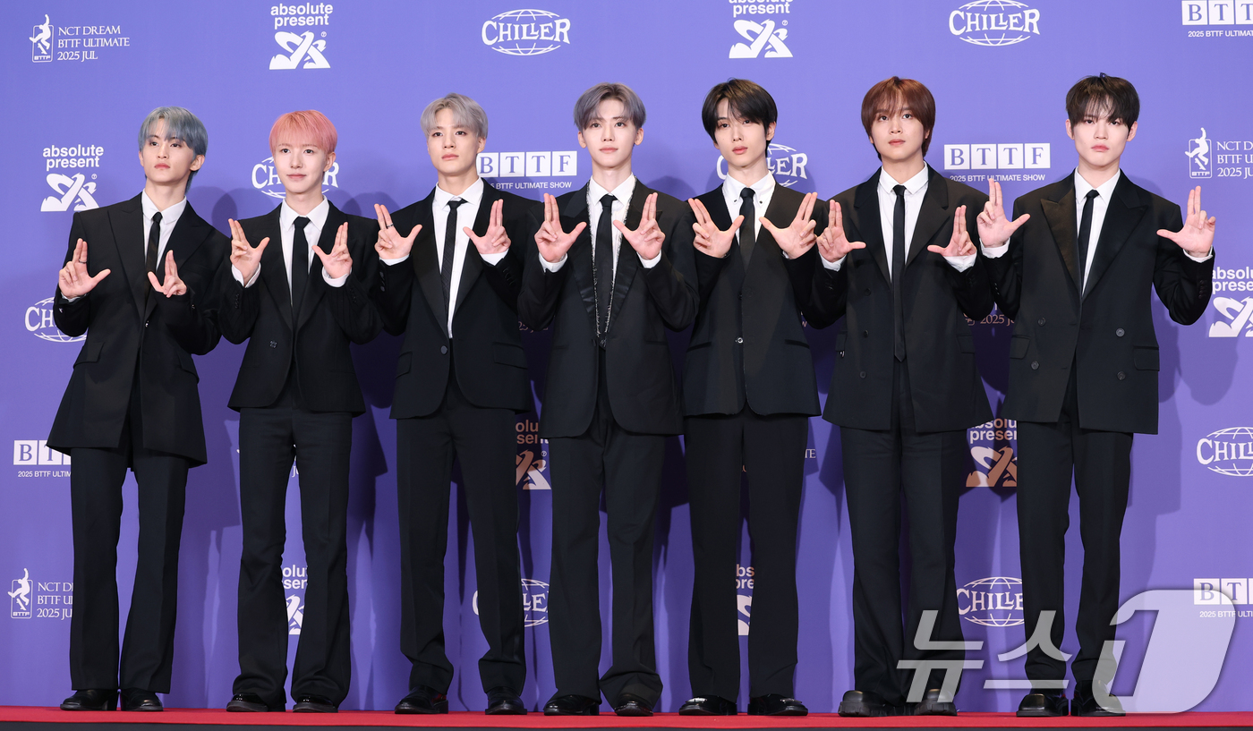 (서울=뉴스1) 권현진 기자 = 그룹 NCT DREAM(엔시티 드림, NCT 드림) 마크(왼쪽부터)와 런쥔, 제노, 재민, 지성, 해찬, 천러가 14일 오전 서울 송파구 롯데시네마 …