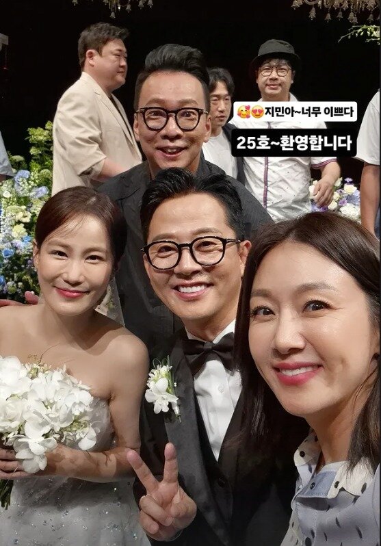 본문 이미지 - 방송인 김준호, 김지민 결혼식