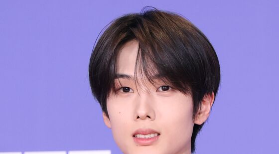 지성, 손 바닥보다 작은 얼굴