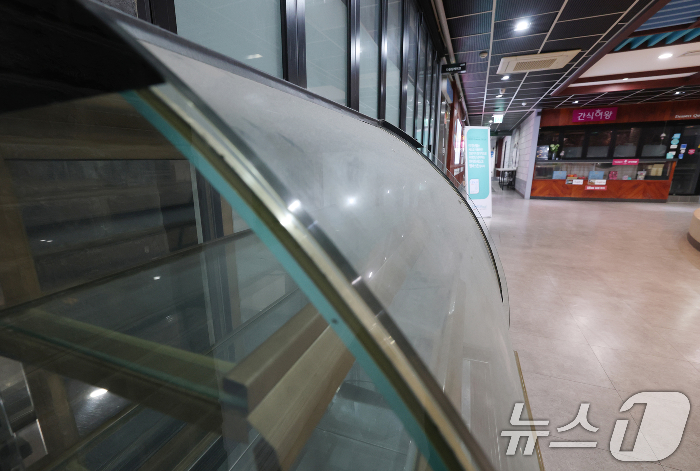 (경기=뉴스1) 김영운 기자 = 14일 국세청 국세통계포털에 따르면 올해 1분기 사업체를 운영 중인 30세 미만 청년 사업자는 35만 4672명(월평균)으로 전년 동기 대비 6.9 …