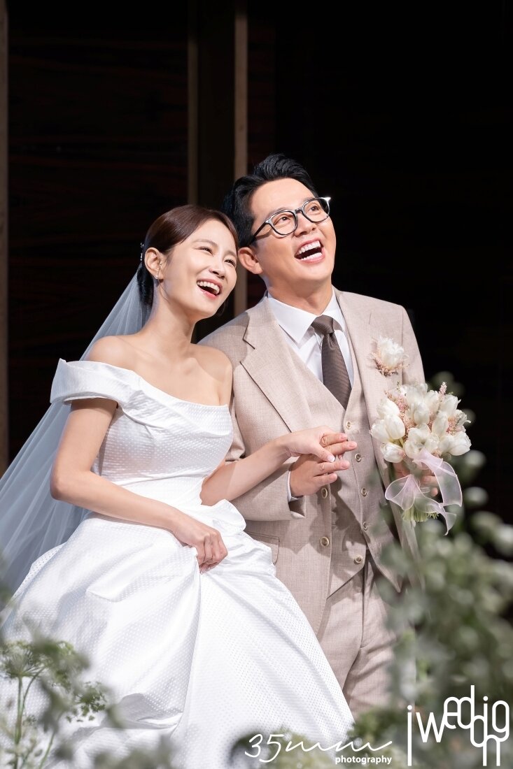 본문 이미지 - 방송인 김준호, 김지민 / 아이웨딩 제공