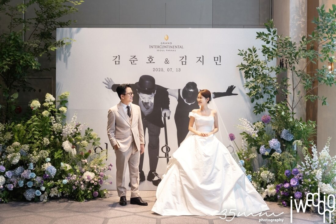 본문 이미지 - 방송인 김준호, 김지민 / 아이웨딩 제공