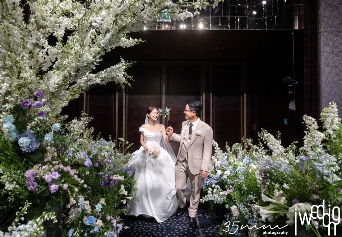 본문 이미지 - 방송인 김준호, 김지민 / 아이웨딩 제공