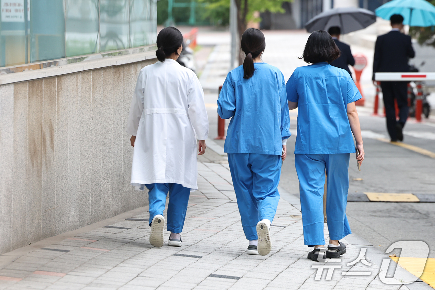 (서울=뉴스1) 민경석 기자 = 1년 반 가까이 학교를 떠났던 전국 의과대학 학생들이 전원 복귀를 선언하면서 전공의 복귀 시점에 관심이 쏠리고 있다.대한전공의협의회(대전협)는 14 …