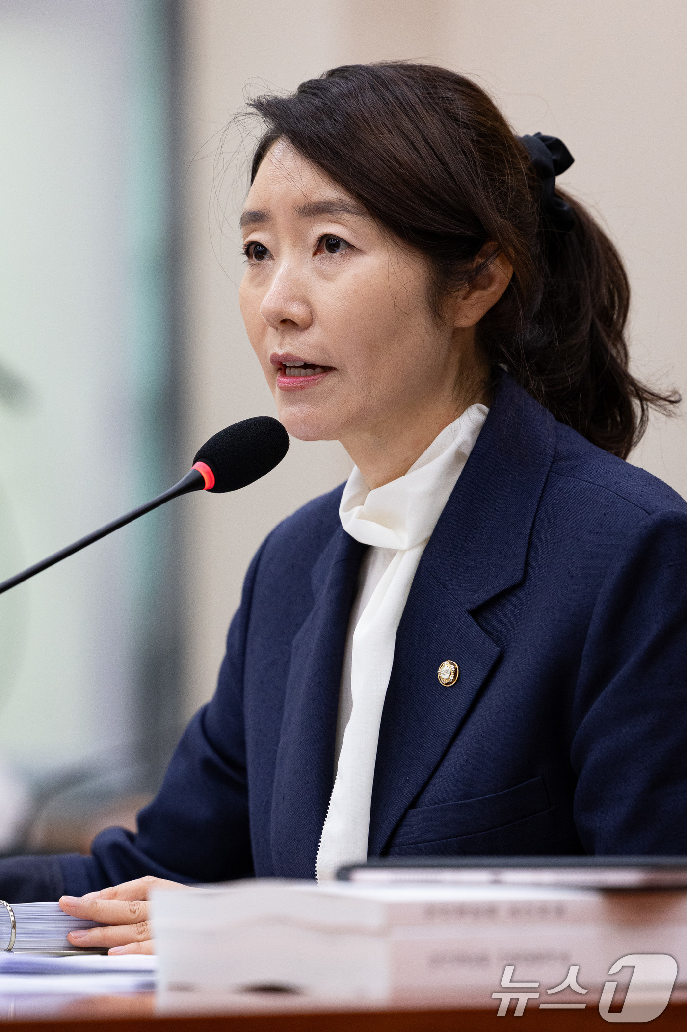 (서울=뉴스1) 유승관 기자 = 강선우 여성가족부 장관 후보자가 14일 서울 여의도 국회에서 열린 인사청문회에 출석해 의원 질의에 답하고 있다. 2025.7.14/뉴스1