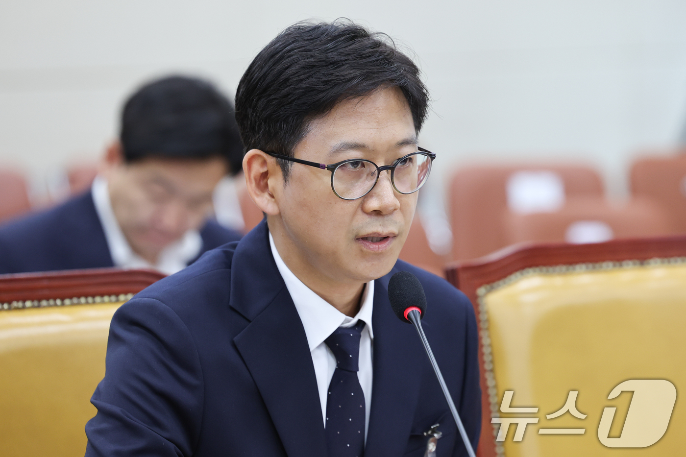 (서울=뉴스1) 안은나 기자 = 배경훈 과학기술정보통신부 장관 후보자가 14일 오후 서울 여의도 국회 과학기술정보방송통신위원회에서 열린 인사청문회에서 의원 질의에 답하고 있다. 2 …