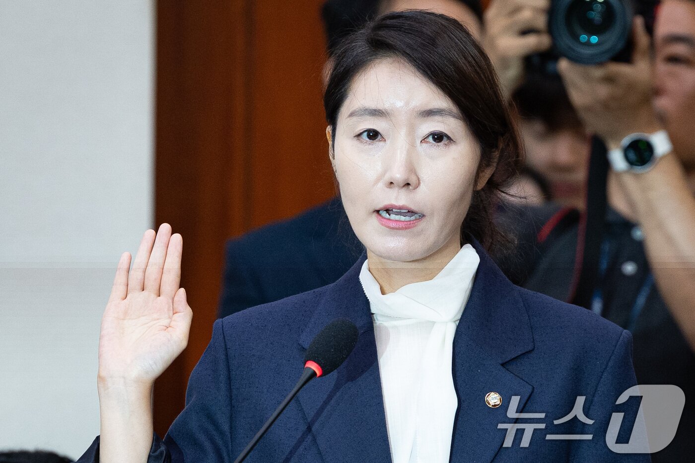 본문 이미지 - 강선우 여성가족부 장관 후보자가 14일 서울 여의도 국회에서 열린 인사청문회에 출석해 선서하고 있다. 2025.7.14/뉴스1 ⓒ News1 유승관 기자