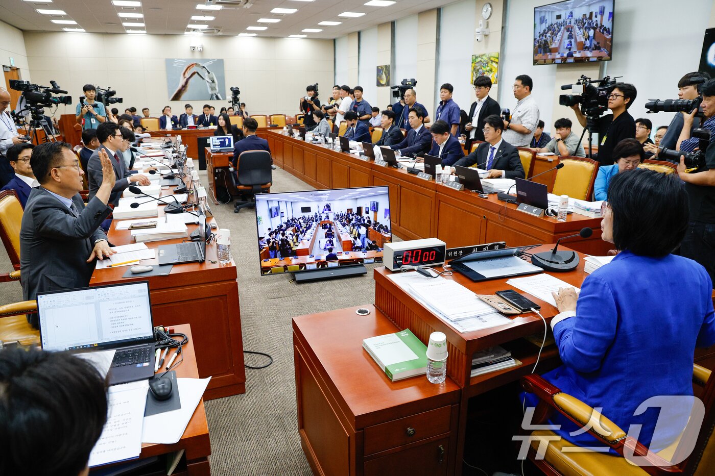 본문 이미지 - 14일 오후 서울 여의도 국회 과학기술정보방송통신위원회에서 열린 배경훈 과학기술정보통신부 장관 후보자 인사청문회에서 최형두 국민의힘 간사가 의사진행 발언을 요구하고 있다. 2025.7.14/뉴스1 ⓒ News1 안은나 기자