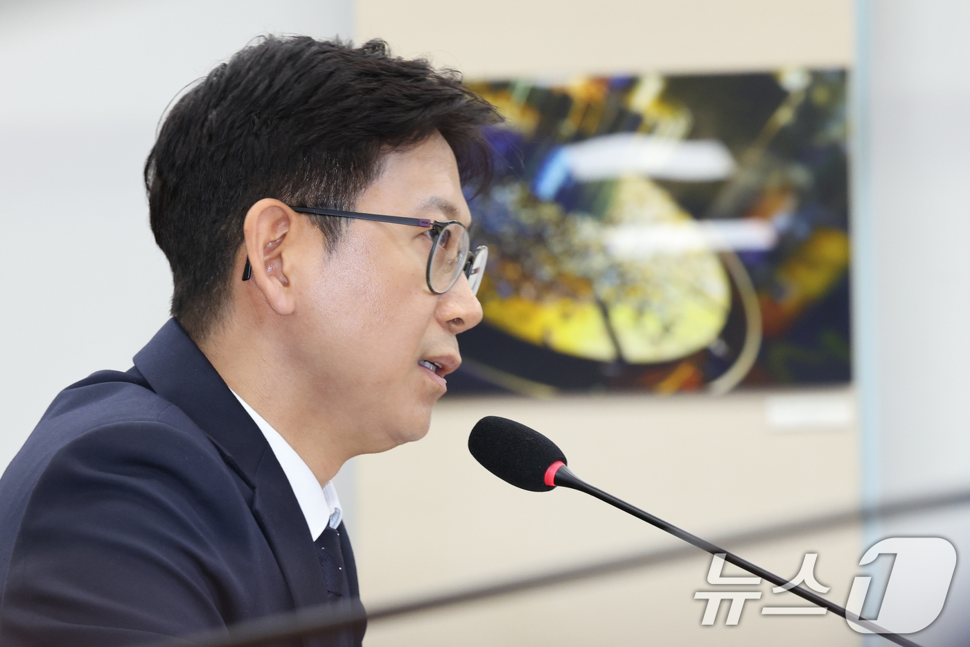 (서울=뉴스1) 안은나 기자 = 배경훈 과학기술정보통신부 장관 후보자가 14일 오후 서울 여의도 국회 과학기술정보방송통신위원회에서 열린 인사청문회에서 의원 질의에 답하고 있다. 2 …