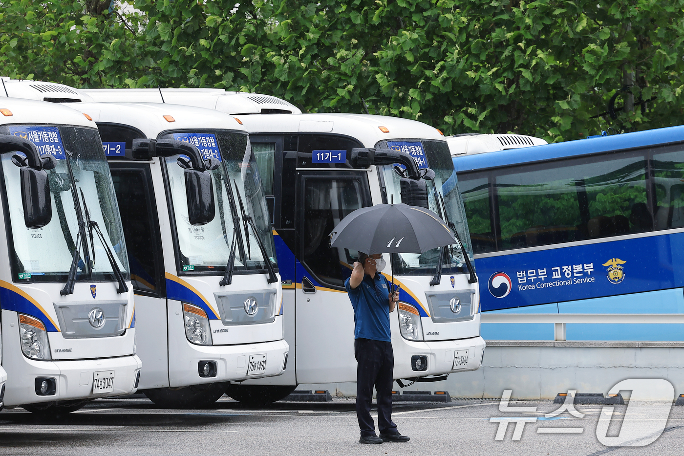 (서울=뉴스1) 박정호 기자 = 윤석열 전 대통령이 재구속 후 내란특검팀(조은석 특별검사)의 두 번째 소환조사에도 불응한 14일 오후 내란특검이 위치한 서울 서초동 서울고등검찰청 …