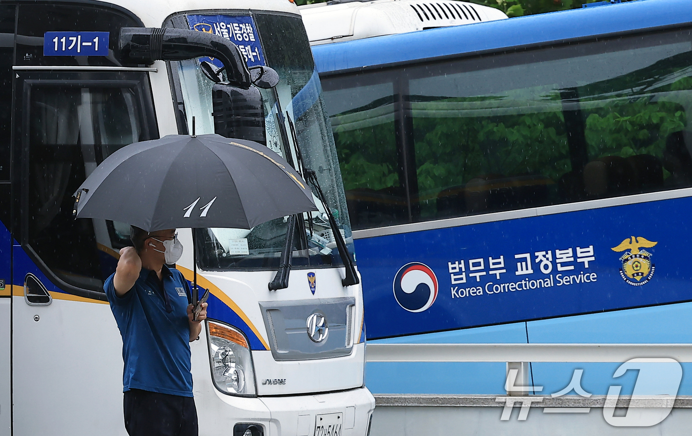 (서울=뉴스1) 박정호 기자 = 윤석열 전 대통령이 재구속 후 내란특검팀(조은석 특별검사)의 두 번째 소환조사에도 불응한 14일 오후 내란특검이 위치한 서울 서초동 서울고등검찰청 …