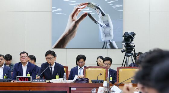 답변하는 배경훈 후보자