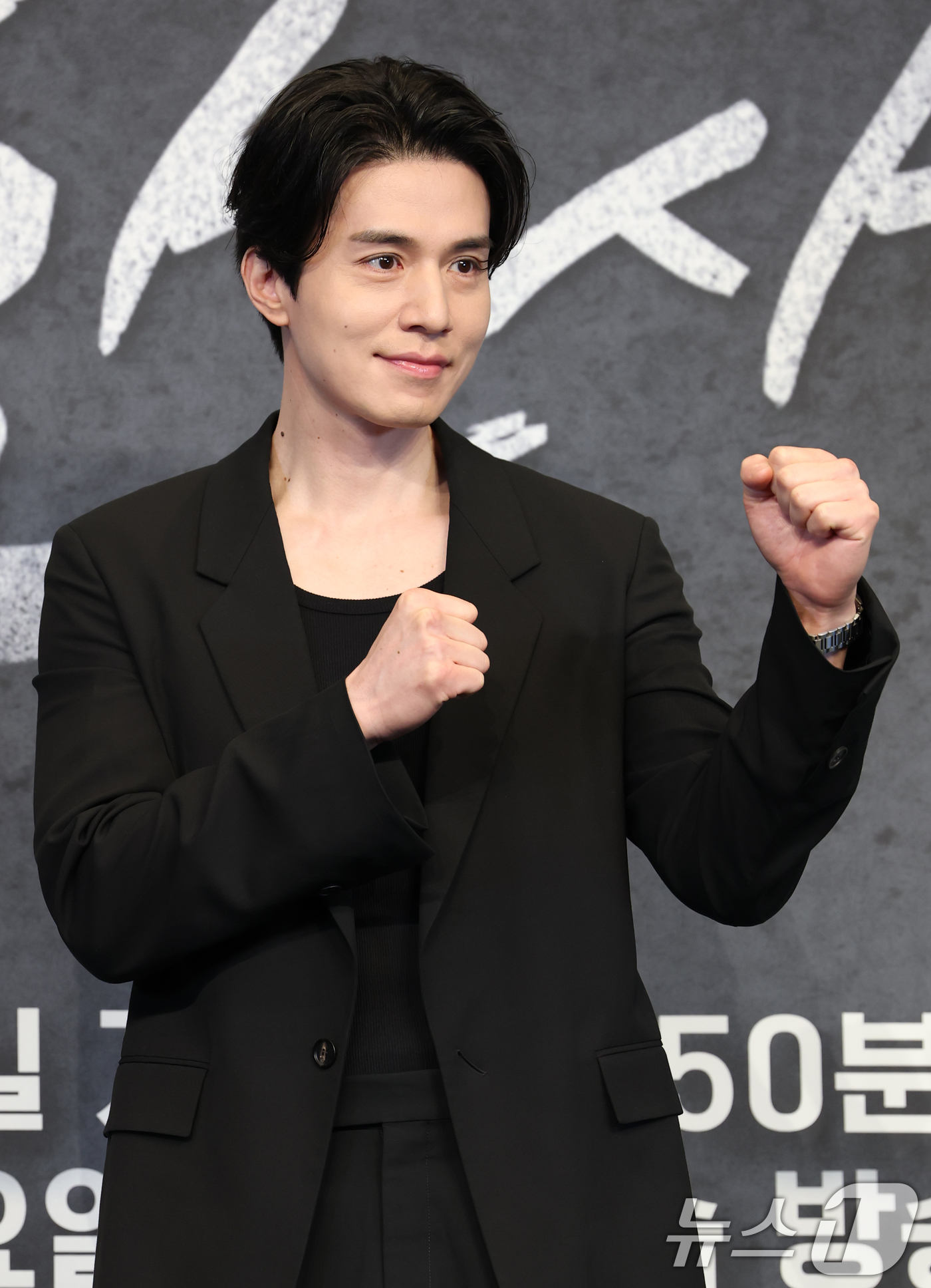 (서울=뉴스1) 권현진 기자 = 배우 이동욱이 14일 오후 서울 구로구 더링크서울 호텔에서 열린 JTBC 드라마 ‘착한 사나이’ 제작발표회에 참석해 포즈를 취하고 있다.‘착한 사나 …