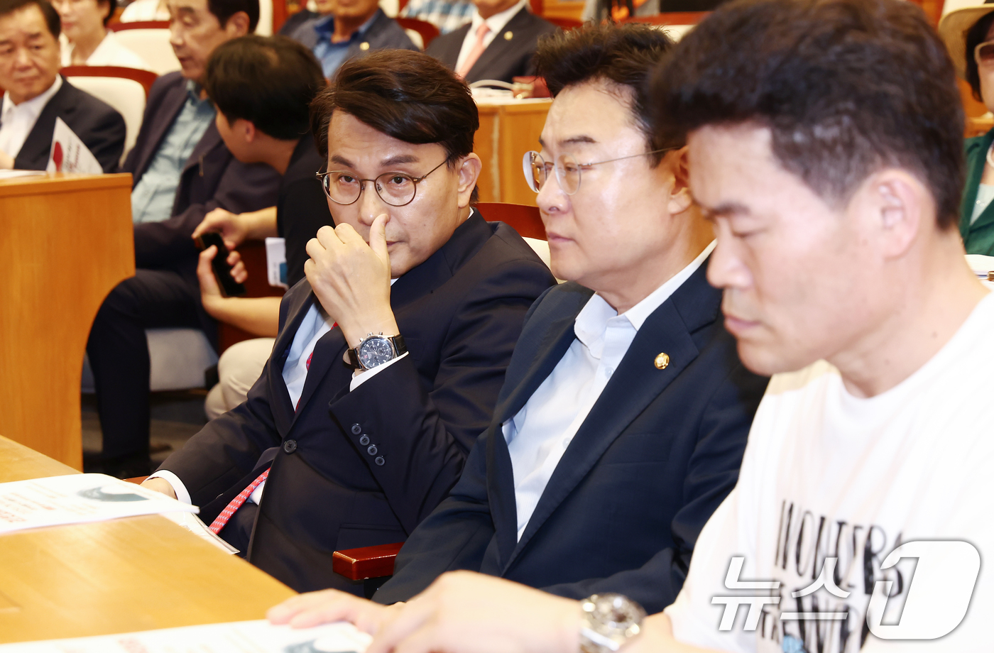 (서울=뉴스1) 김민지 기자 = 윤상현 국민의힘 의원이 14일 서울 여의도 국회박물관에서 긴급토론회 '무엇을 할 것인가? 자유공화 리셋코리아를 위하여'에 참석해 자리하고 있다. 2 …