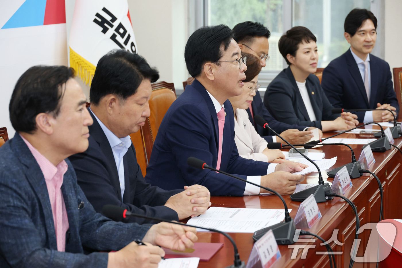 (서울=뉴스1) 이광호 기자 = 송언석 국민의힘 비상대책위원장 겸 원내대표가 14일 오후 서울 여의도 국회에서 열린 부동산 시장 안정화 대응TF 임명장수여식 및 1차 회의에서 발언 …