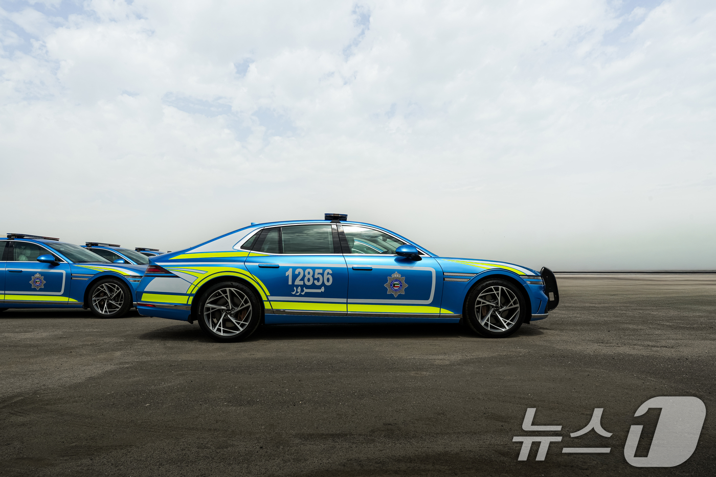 (서울=뉴스1) = 제네시스 브랜드는 플래그십 세단 'G90'가 최근 쿠웨이트 내무부 공식 행사 및 의전 차량으로 선정됐다고 14일 밝혔다.사진은 쿠웨이트 내무부 행사 운영용으로 …