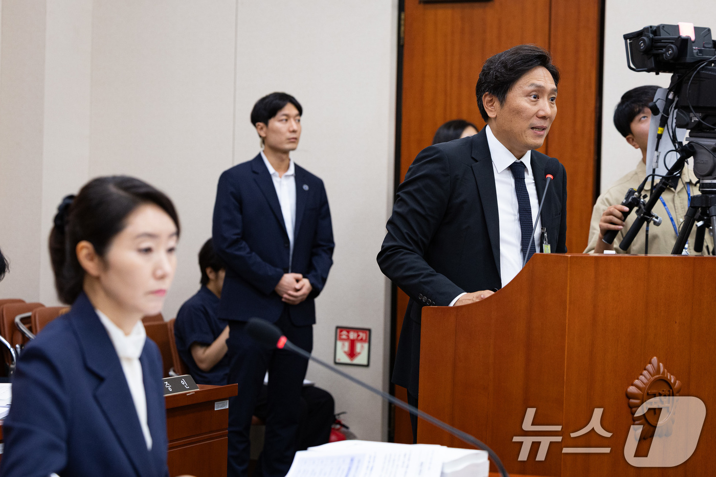 (서울=뉴스1) 유승관 기자 = 이의일 엑셀세라퓨틱스 대표가 14일 서울 여의도 국회에서 열린 강선우 여성가족부 장관 후보자 인사청문회에 증인으로 출석해 의원 질의에 답하고 있다. …