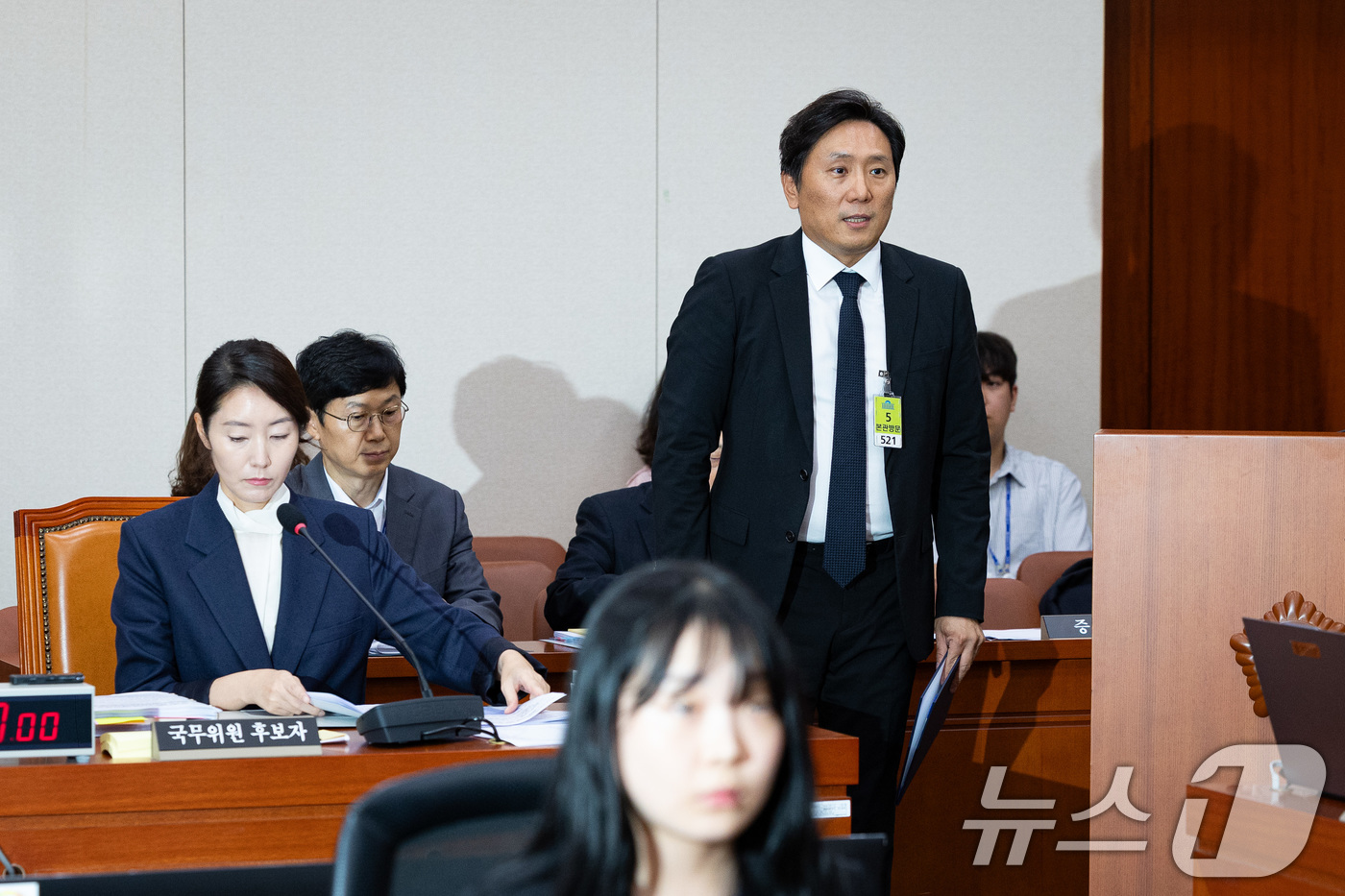 (서울=뉴스1) 유승관 기자 = 이의일 엑셀세라퓨틱스 대표가 14일 서울 여의도 국회에서 열린 강선우 여성가족부 장관 후보자 인사청문회에 증인으로 출석해 출석 여부를 묻는 이인선 …