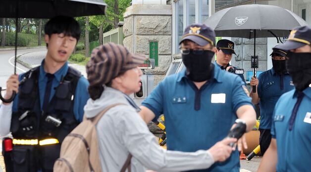 특검 '윤석열, 수용실서 나오기 거부'…내일 오후 2시 인치 재지휘