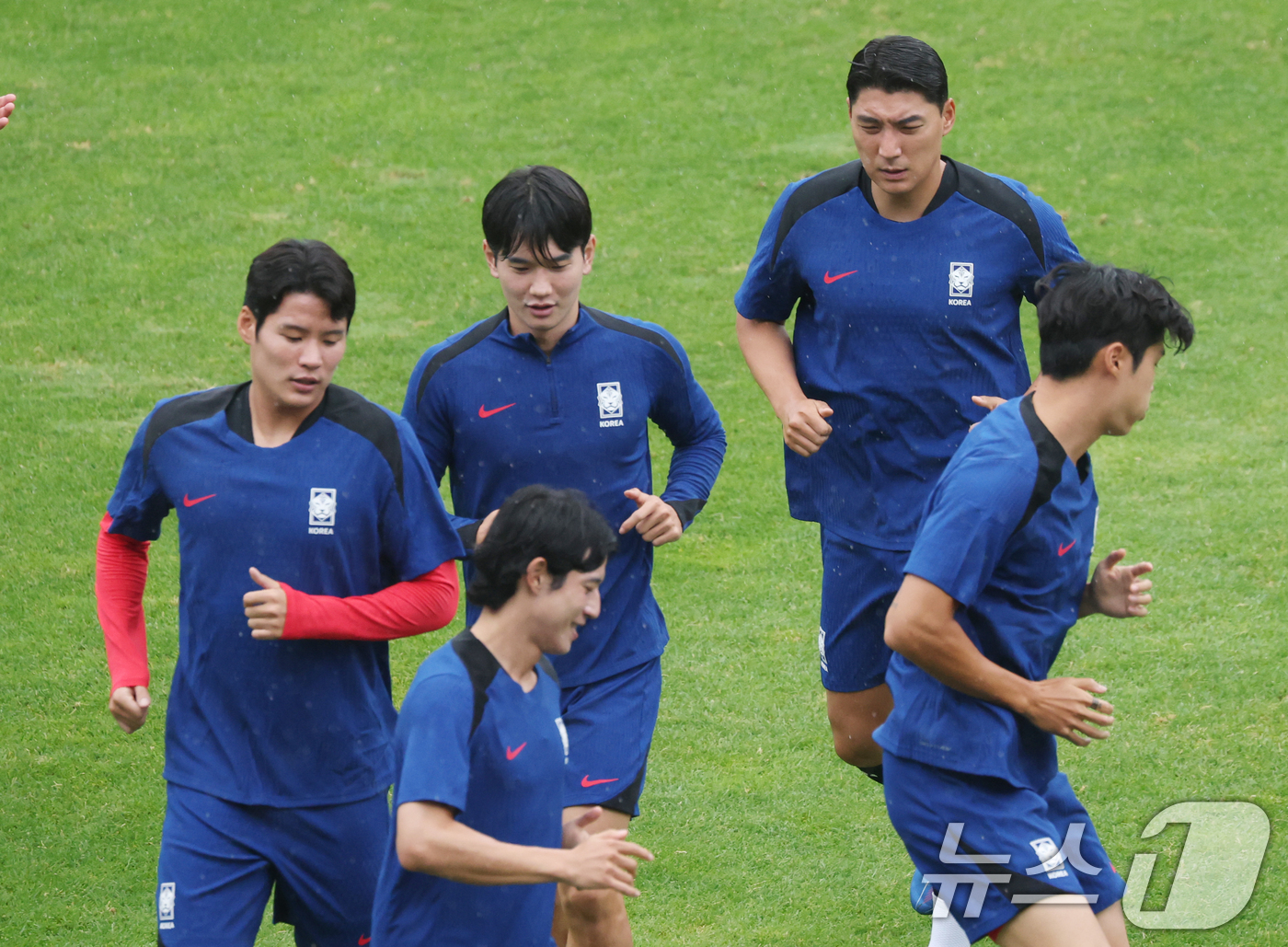 (성남=뉴스1) 김영운 기자 = 2025 동아시아축구연맹(EAFF) E1 챔피언십(동아시안컵) 한일전을 앞둔 대한민국 축구 국가대표팀 선수들이 14일 오후 경기 성남시 중원구 성남 …